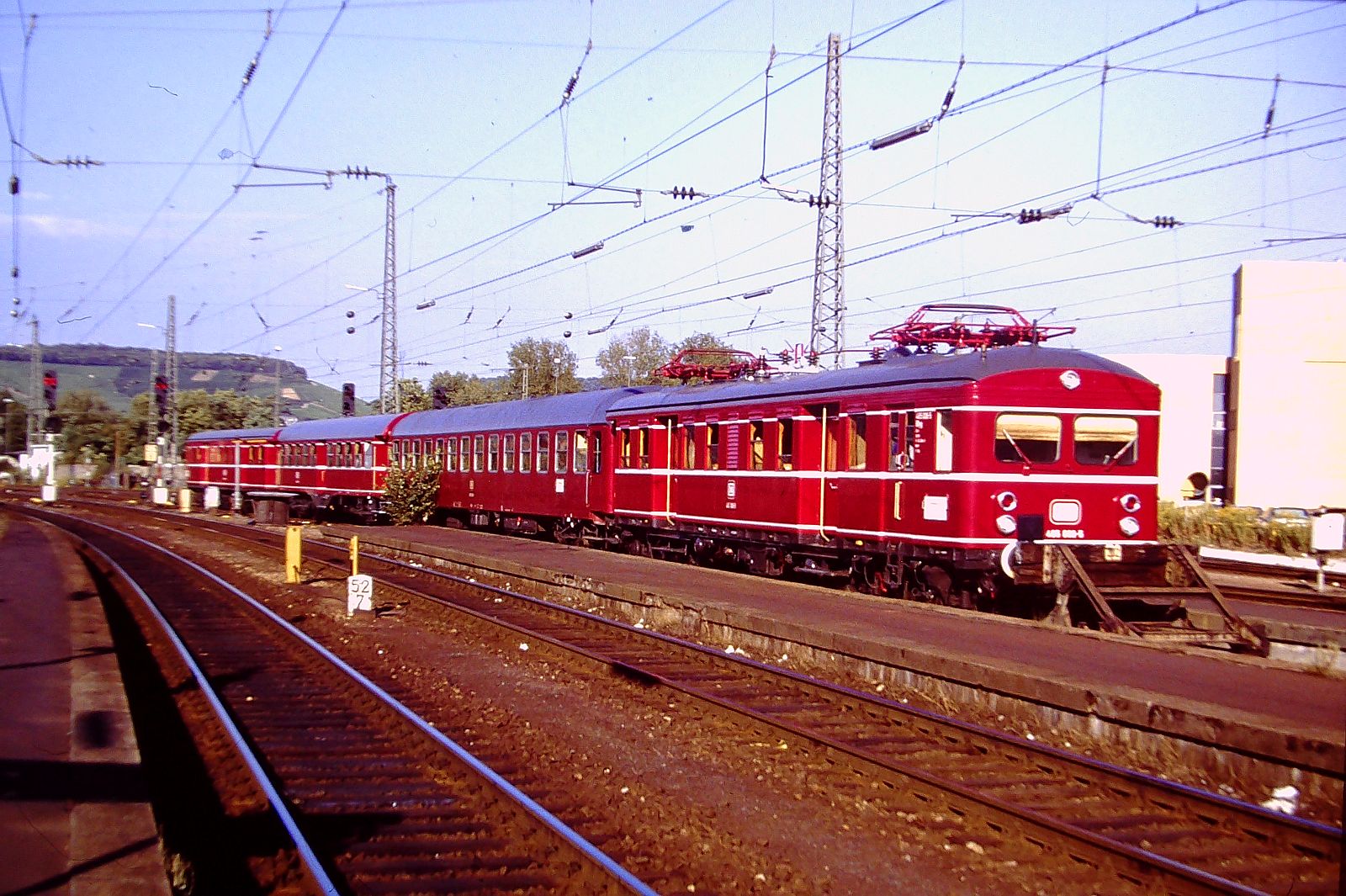 16.Aug. 1991 Hbf.-Heilbronn  Et 465 006-5 im Gleis 207 östlich abgestellt 