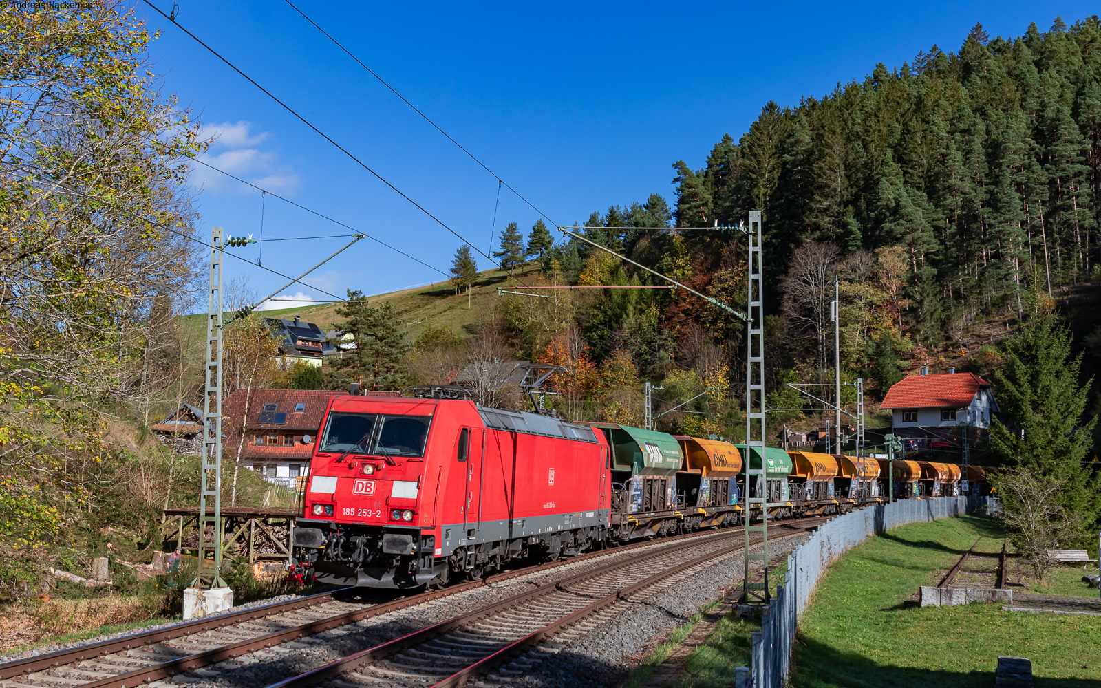 185 253 mit dem GAG 60504 (Villingen - Offenburg Gbf) bei Nußbach 30.10.24