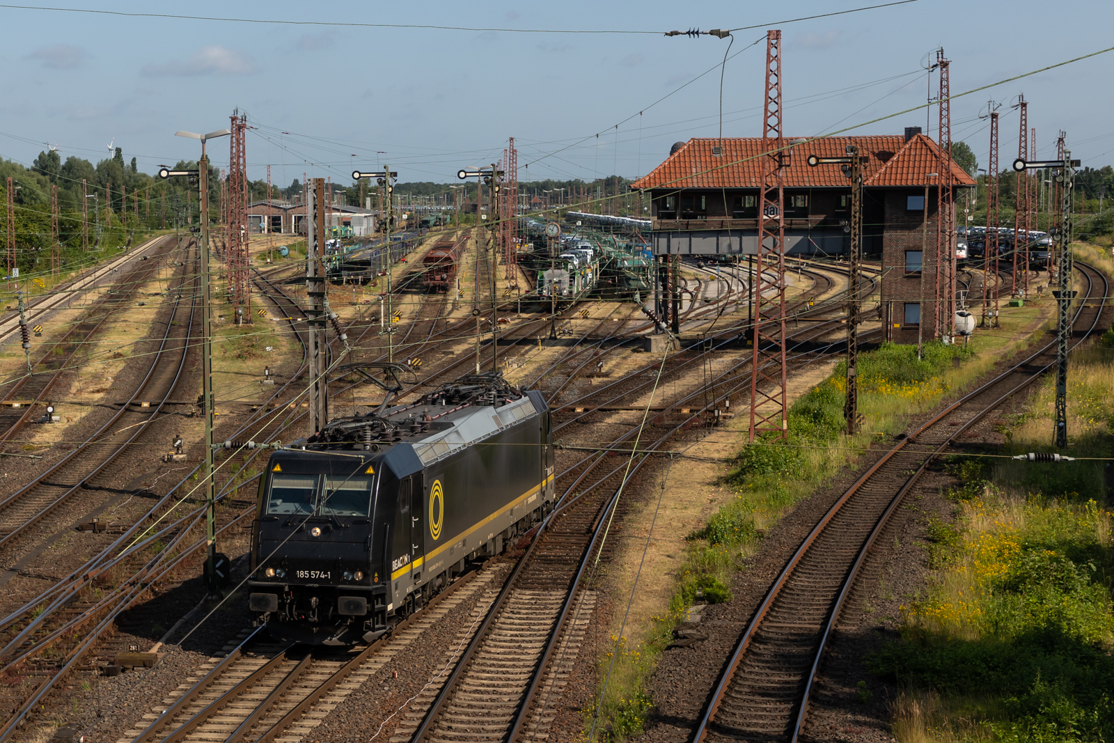 185 574  beim Verlassen des Rbf Bremen Walle. 28.6.24