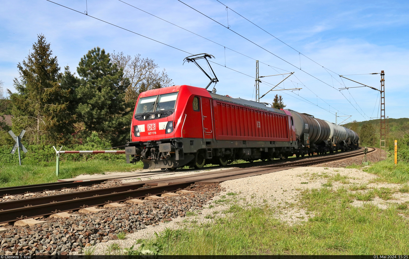 187 179-7 kesselt in Saaleck Richtung Großheringen.

🧰 DB Cargo
🕓 1.5.2024 | 15:25 Uhr