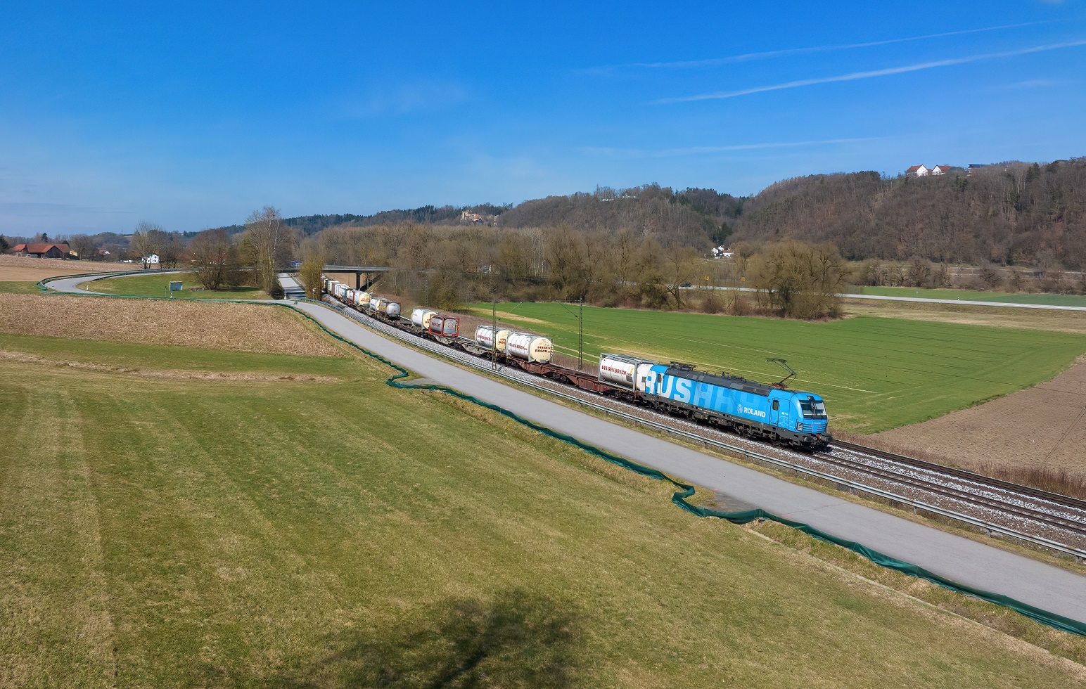 193 753 mit einem Containerzug am 21.03.2023 bei Einöd.