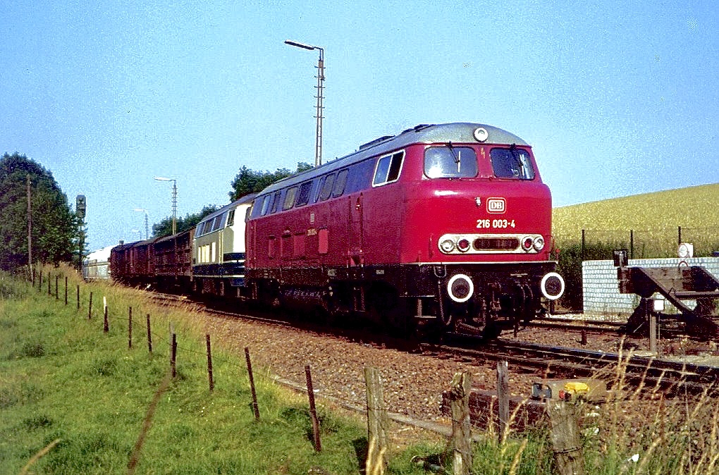 216 003 + 216 012, Wülfrath Flandersbach, 04.07.1983.