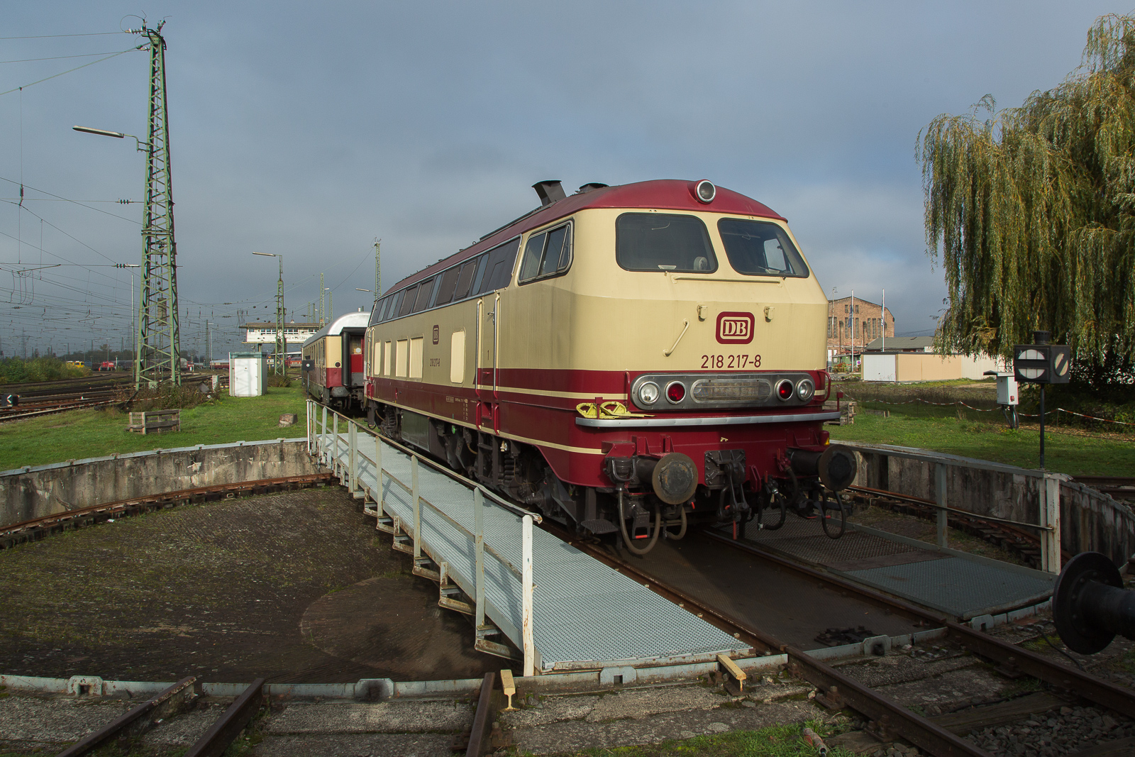 218 217-8 im November 2024 im DB Museum Koblenz auf der Drehscheibe.