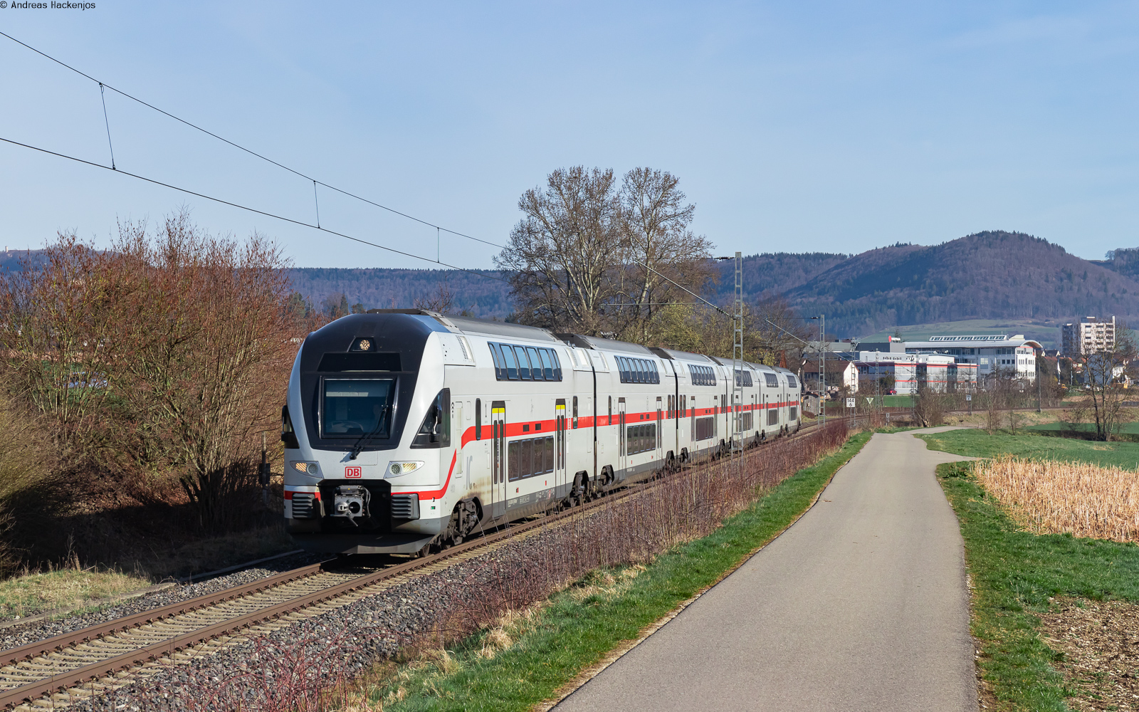 4010 101 als IC 2501 / RE 52381	(Oberndorf - Singen) bei Weilheim 20.3.24