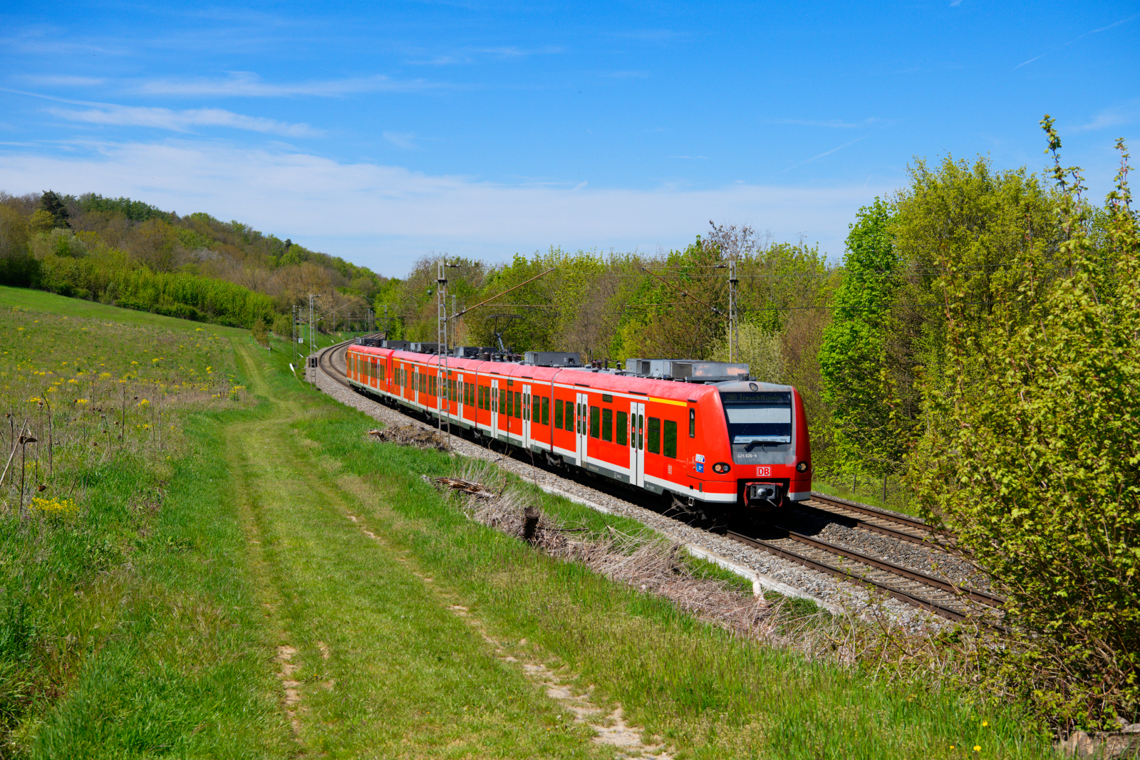 425 126 DB Regio als RB 58115 (Würzburg Hbf - Treuchtlingen) bei Marktbreit, 09.05.2021