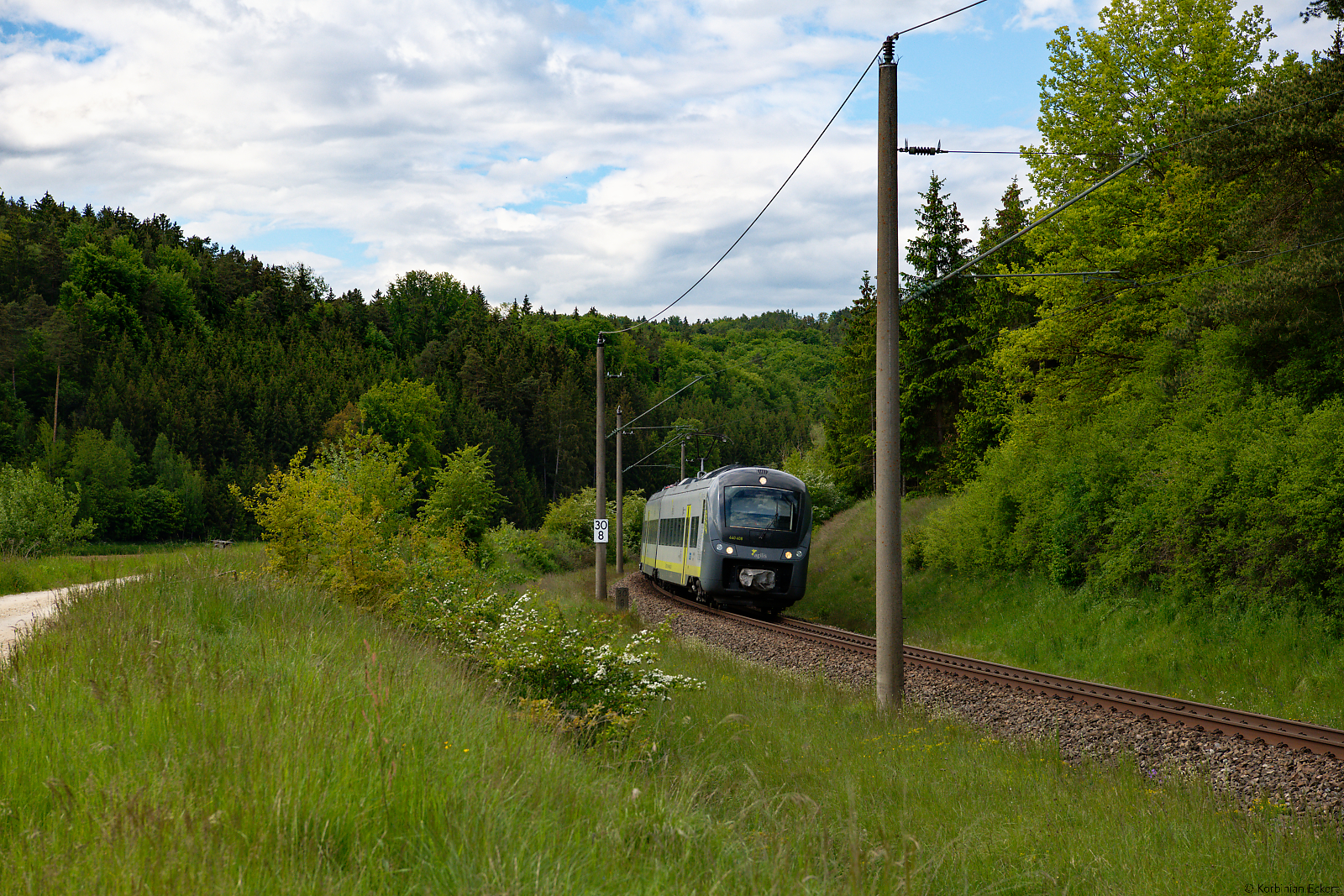 440 408 Agilis als ag 84272 (Obertraubling - Ingolstadt Hbf) bei Thaldorf, 29.05.2021