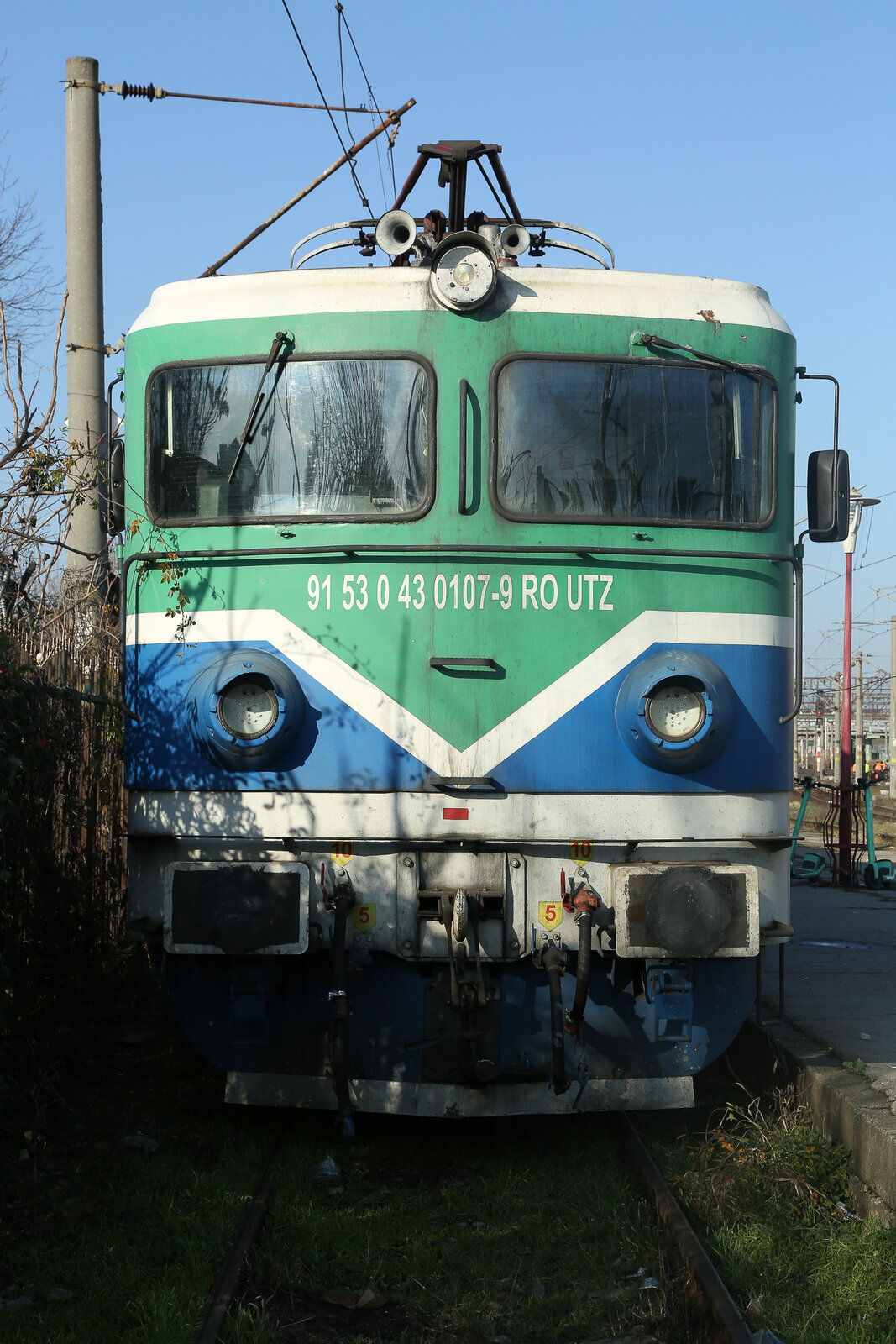 91 53 043 0107-9 RO UTZ steht abgestellt am Bahnhof Gara du Nord in Bukarest am 13.12.24.