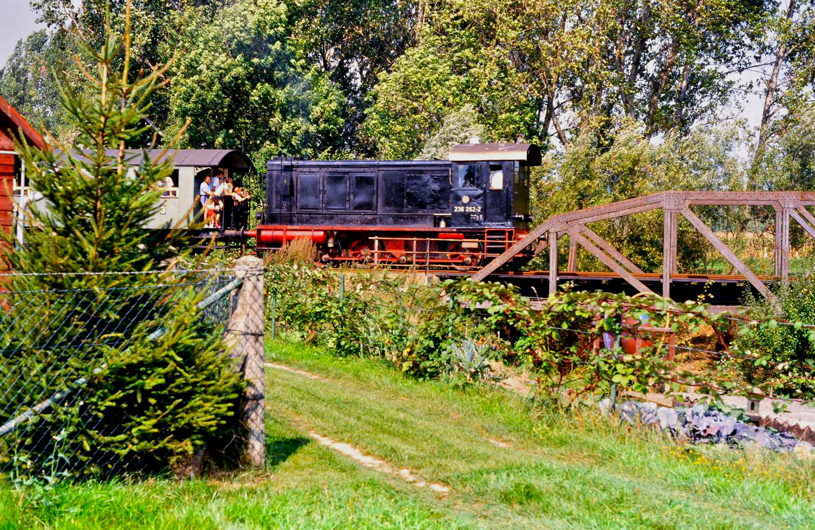 Auch eine frühere V 36 der DB war bei der Sonderfahrt vom 22.09.1985 zwischen Kirchheim und Weilheim eingesetzt, es war die 236 262-2. 