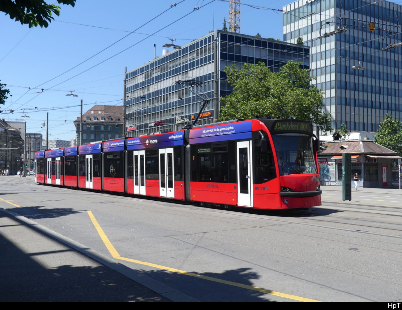 Bern Mobil - Be 6/8 764 unterwegs auf der Linie 9 in der Stadt Bern am 25.06.2023