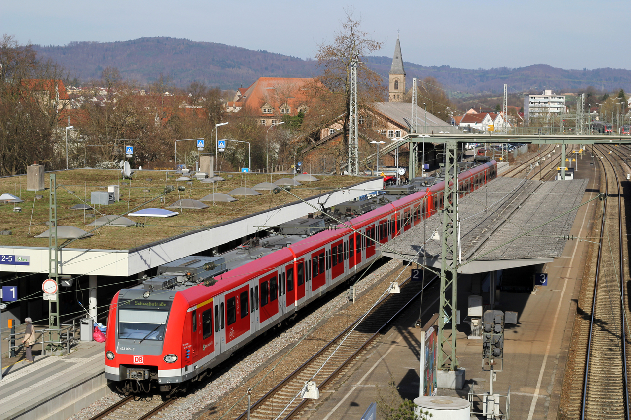 DB Regio 423 005 + 423 xxx // Backnang // 25. März 2017