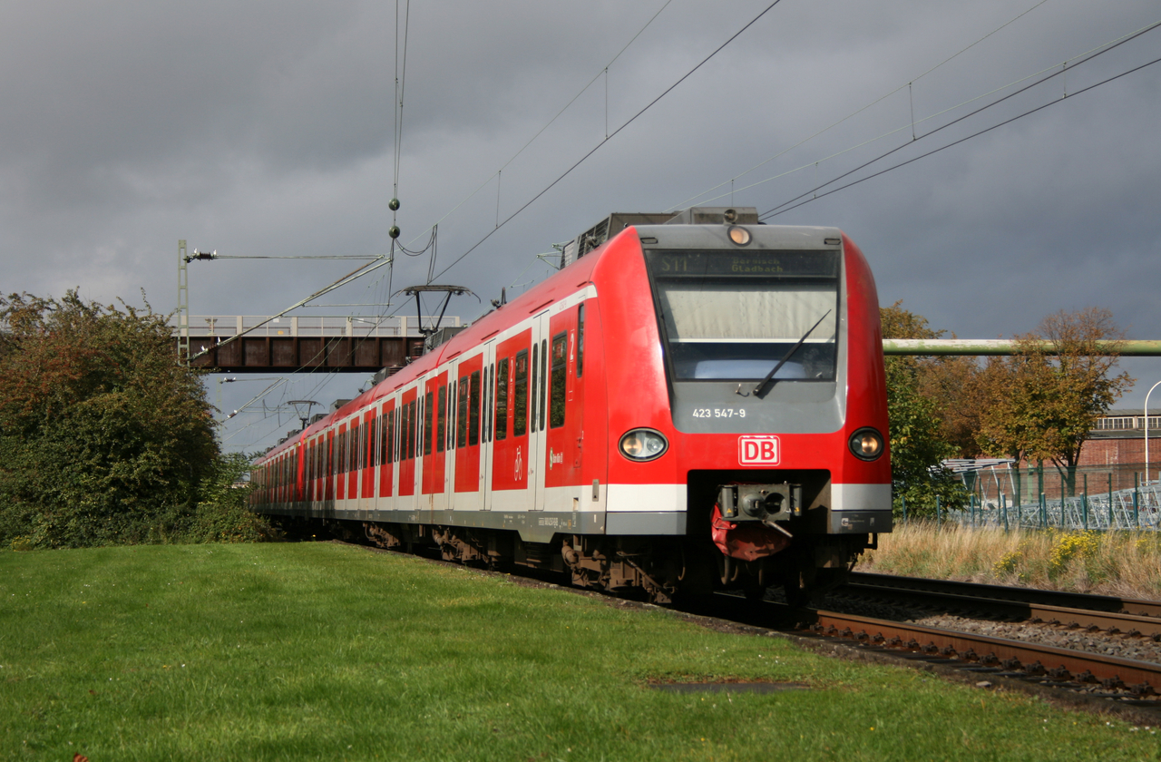 DB Regio 423 047 + 423 247 // Dormagen Chempark // 7. Oktober 2011