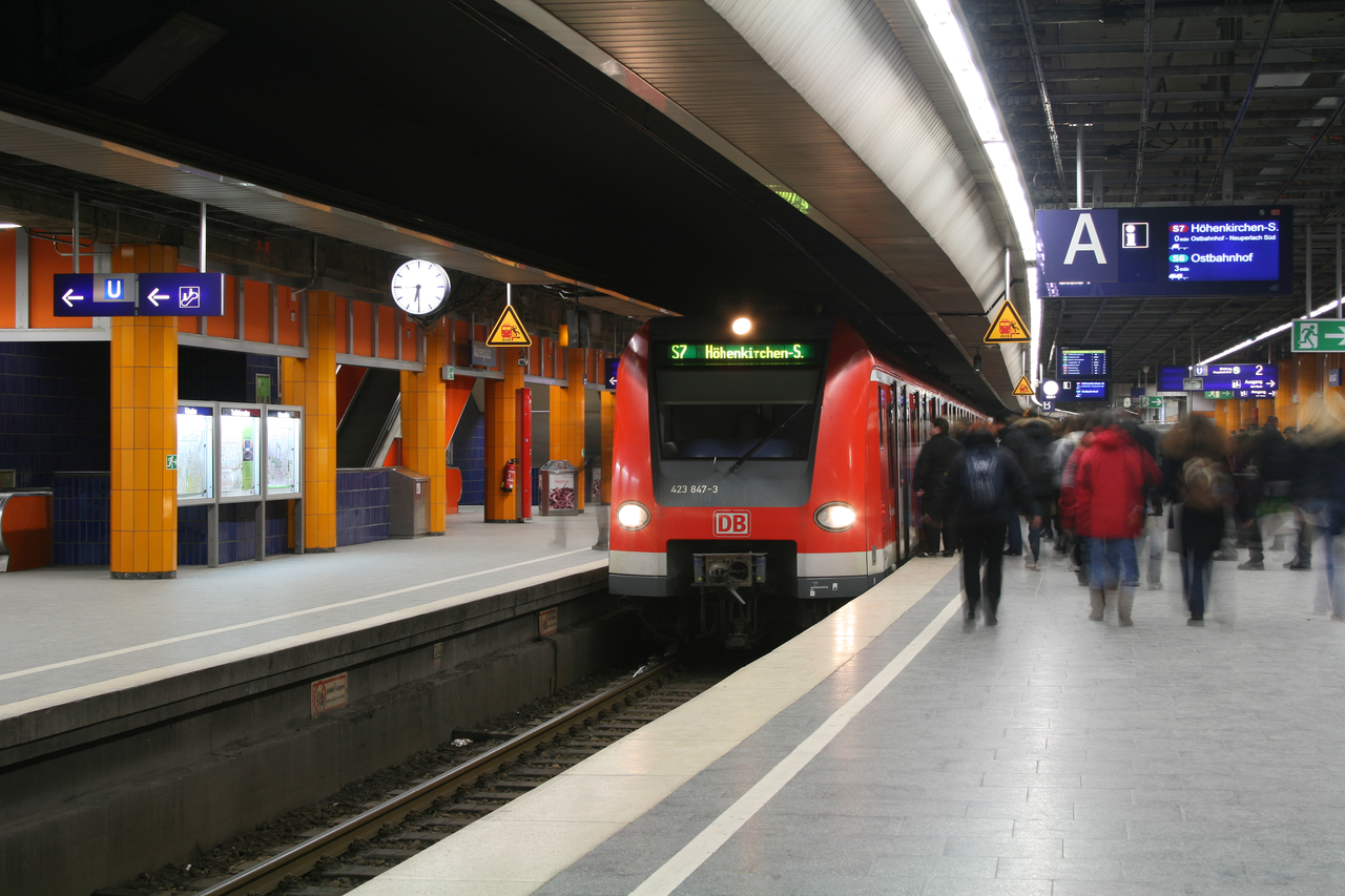 DB Regio 423 347 // München Marienplatz // 14. März 2010