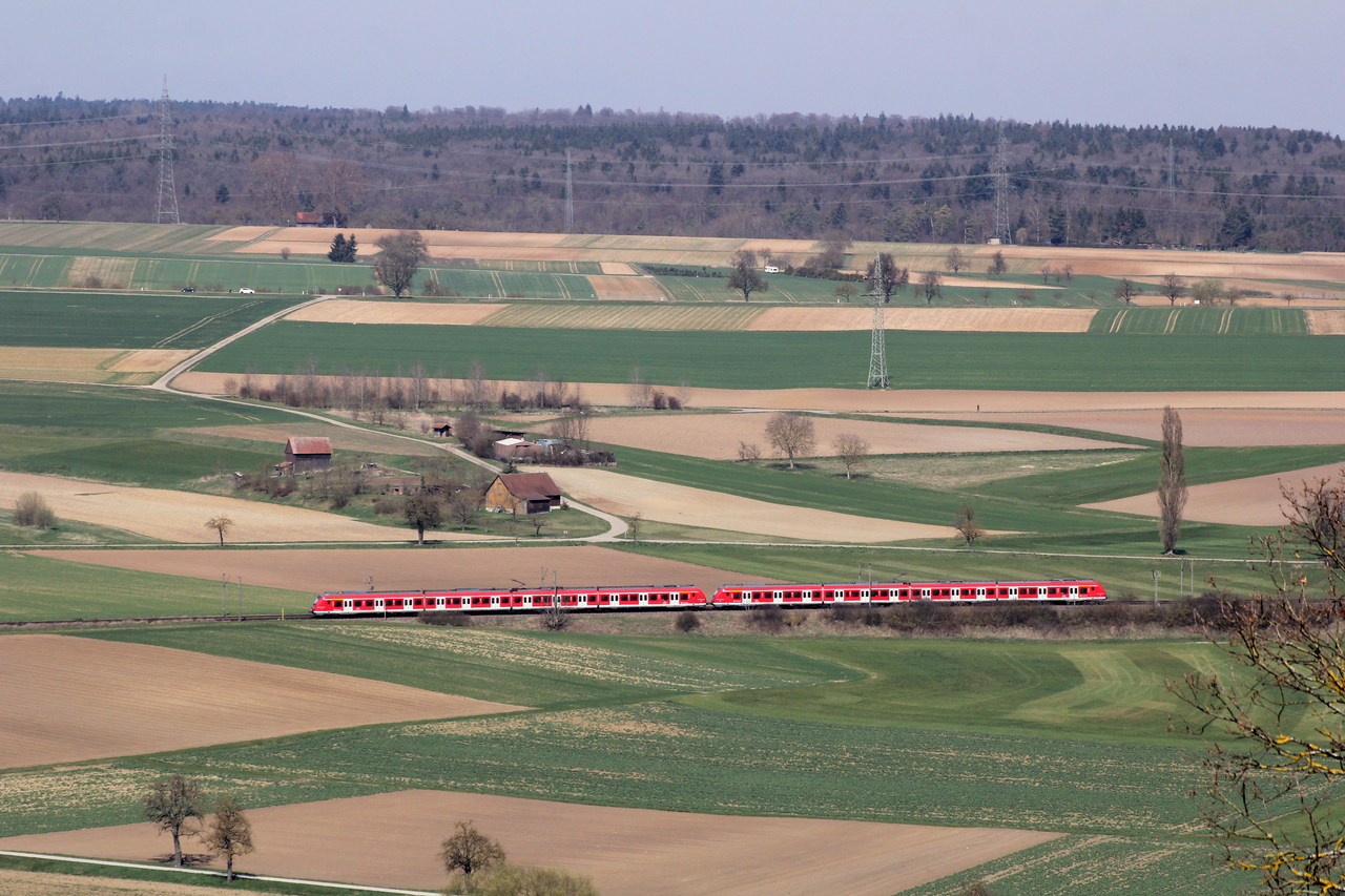 DB Regio 430 ___ + 430 ___ // Aufgenommen vom Schlossberg-Aussichtsturm in Herrenberg. // 26. März 2017