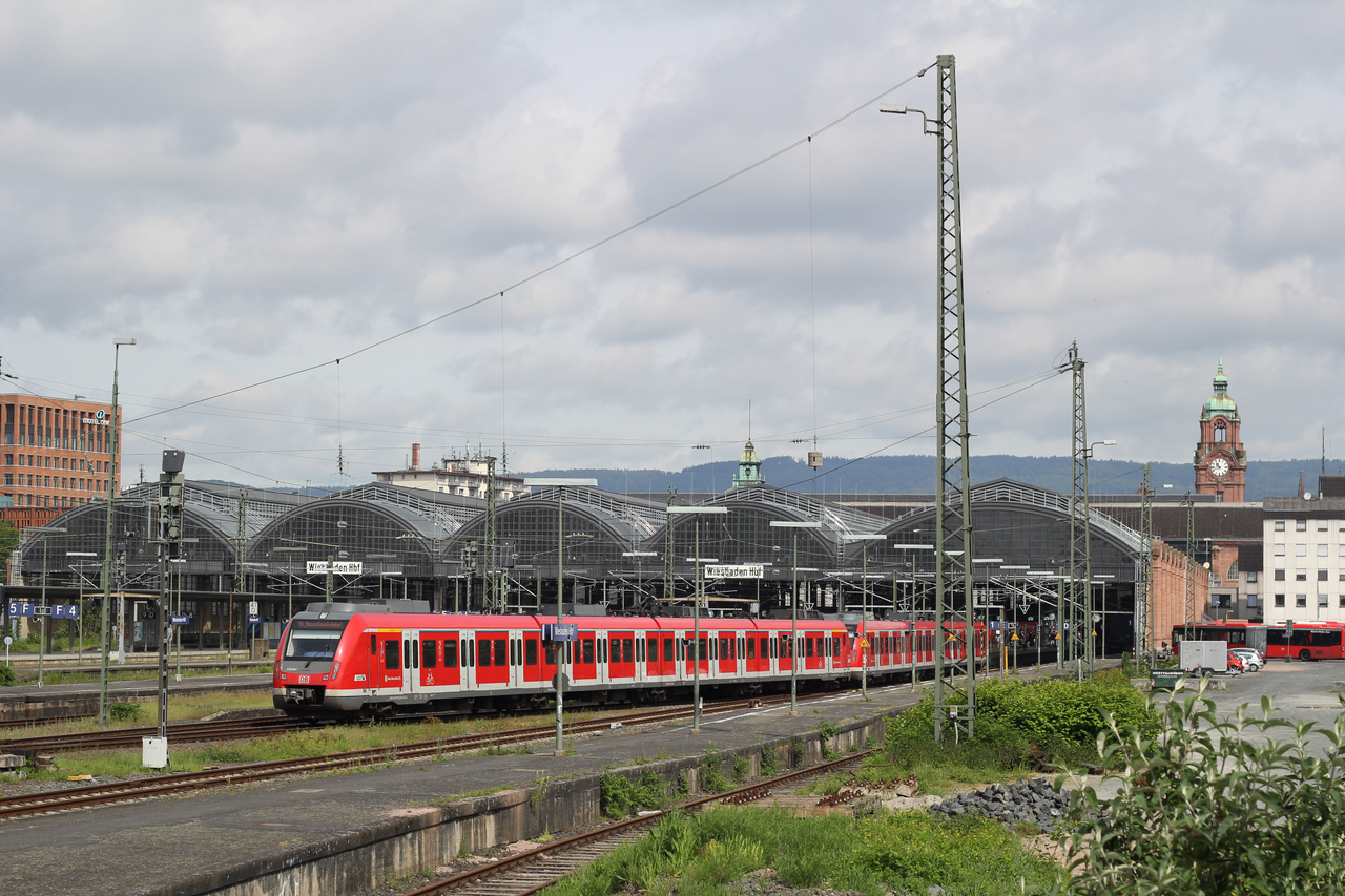 DB Regio 430 183 + 430 158 // Wiesbaden Hbf // 21. Mai 2016