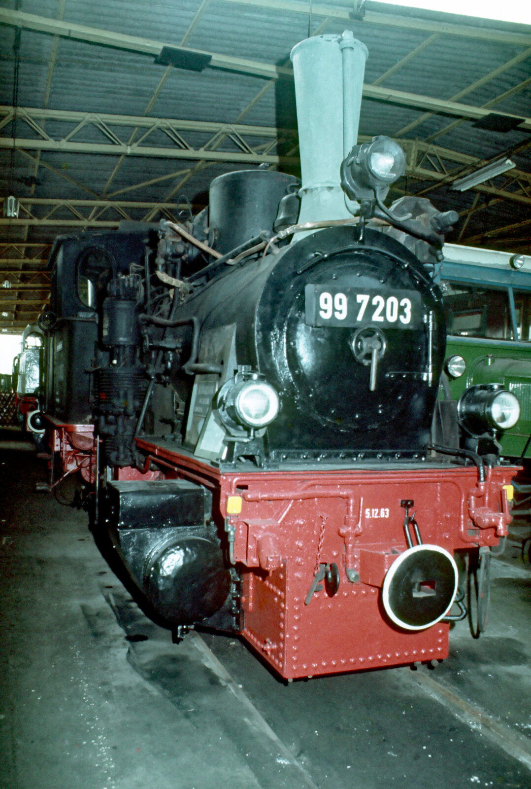 Die 1904 von Borsig gebaute Lok 99 7203, ursprünglich eingesetzt auf der Strecke Mosbach-Mudau, steht 1990 im ehemaligen DGEG-Schmalspurmuseum Viernheim.