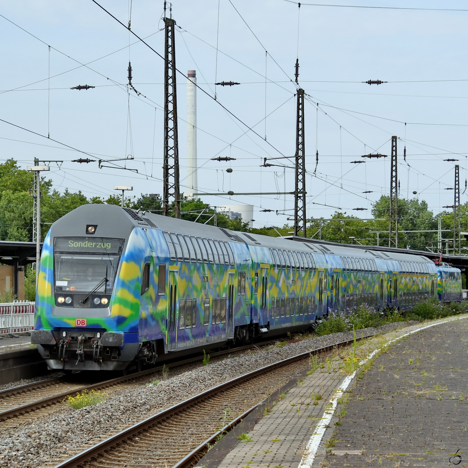 Die DB-Touristik-Doppelstockeinheit fuhr Ende Juni 2024 vom Hauptbahnhof in Wanne-Eickel ab.