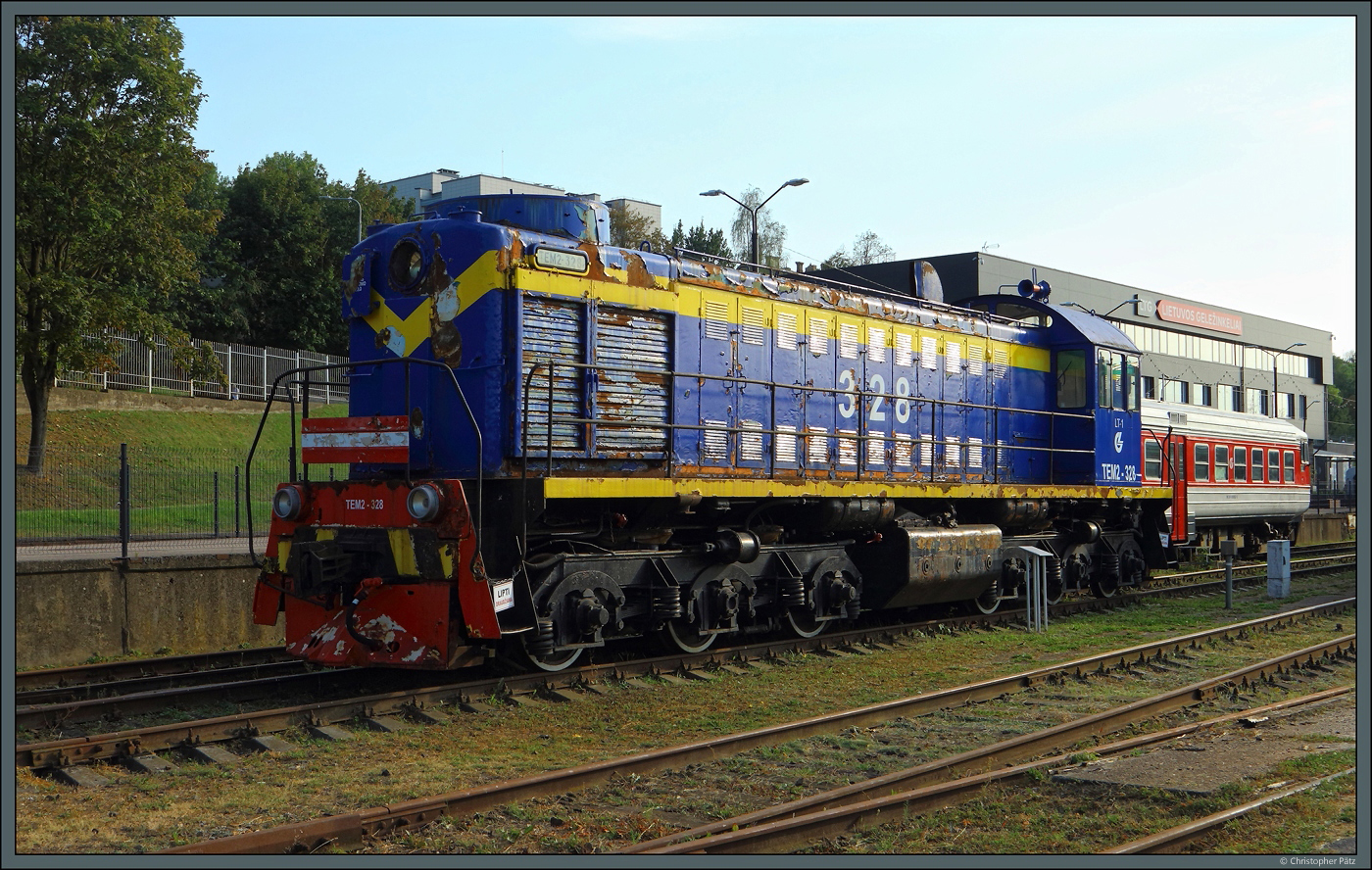 Die deutlich angerostete TEM2-328 steht am 02.09.2024 im Eisenbahnmuseum Vilnius. 