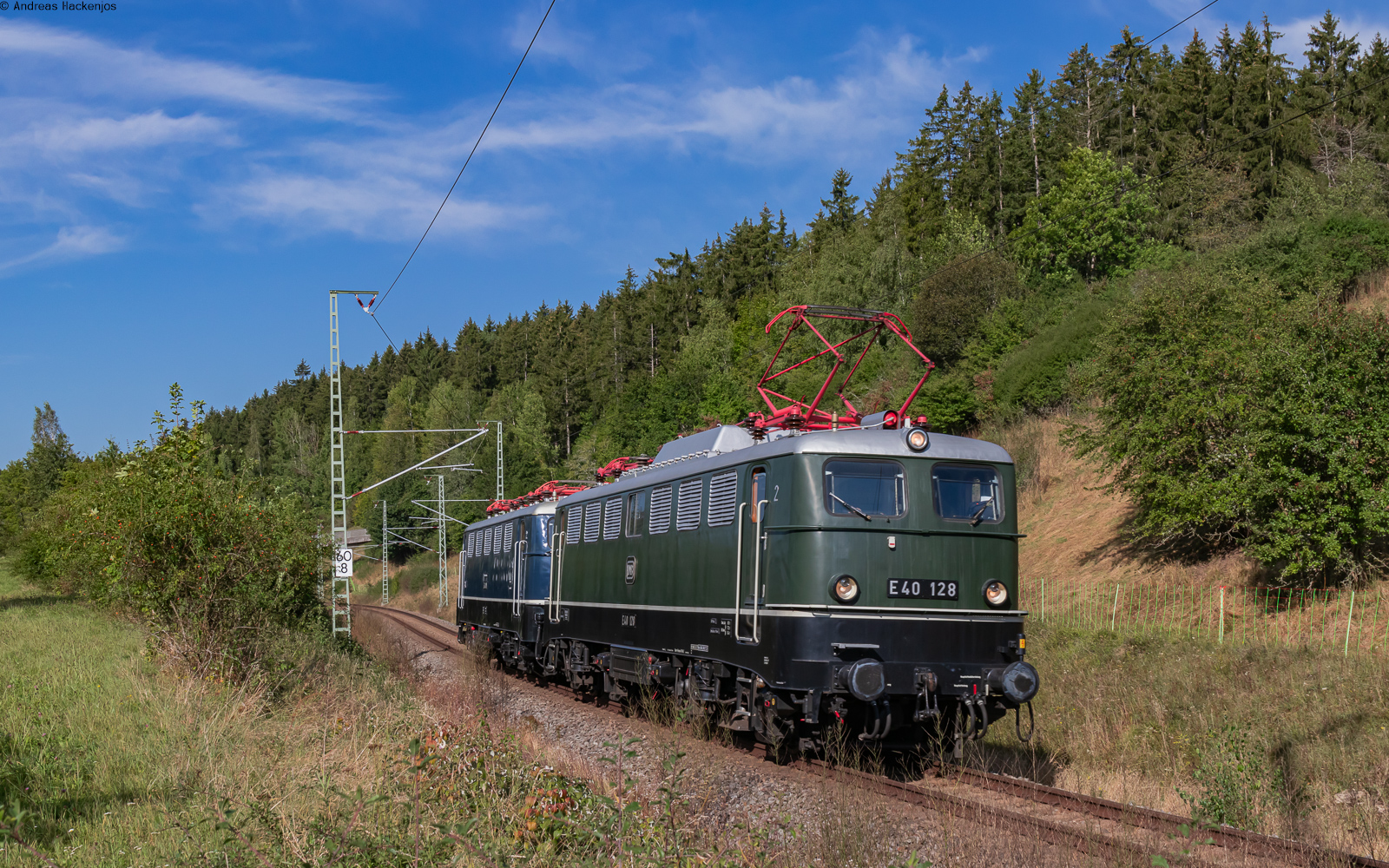 E40 128 und E41 001 im Schlepp als Tfzf 5604 (Seebrugg - Koblenz Lützel) bei Döggingen 18.9.24