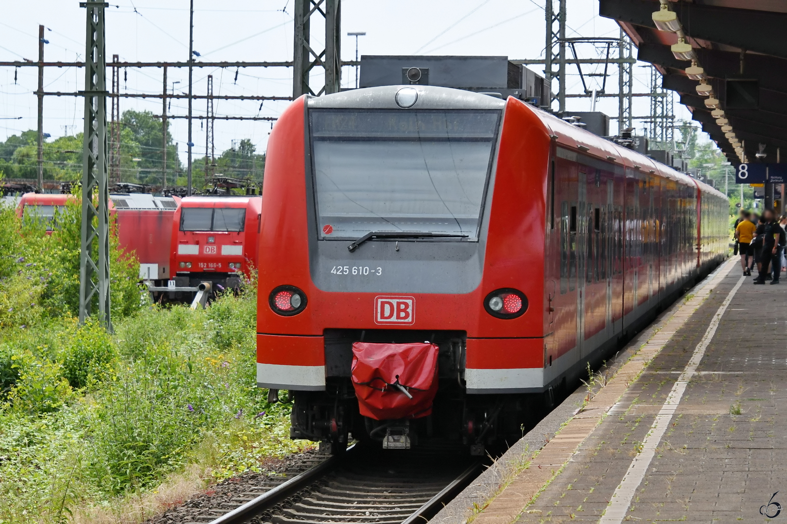 Ende Juni 2024 war der Elektrotriebzug 425 610-3 in Wanne-Eickel zu sehen.