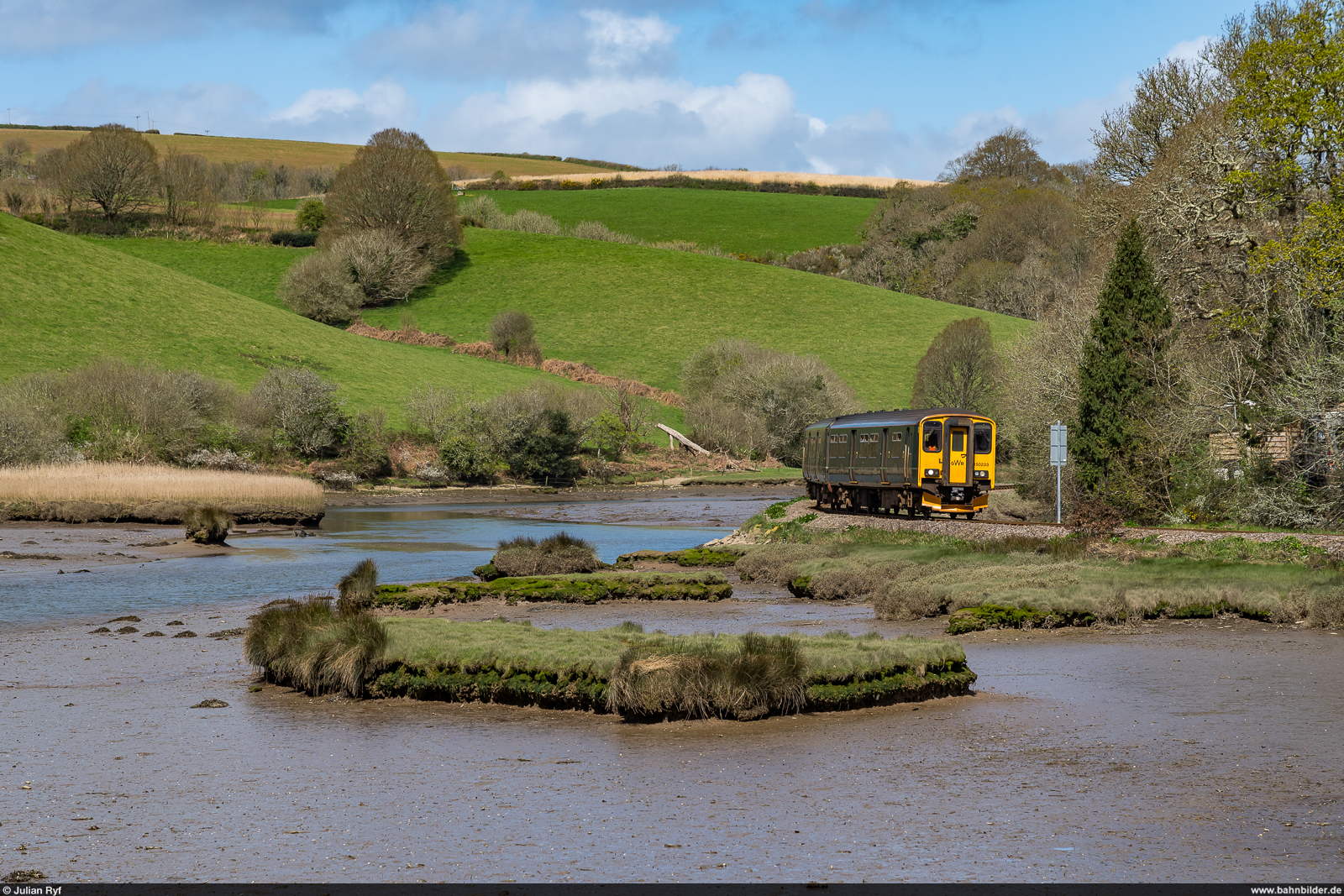 GWR 150 233 / Terras Bridge, Looe, 15. April 2024<br>
Liskeard - Looe