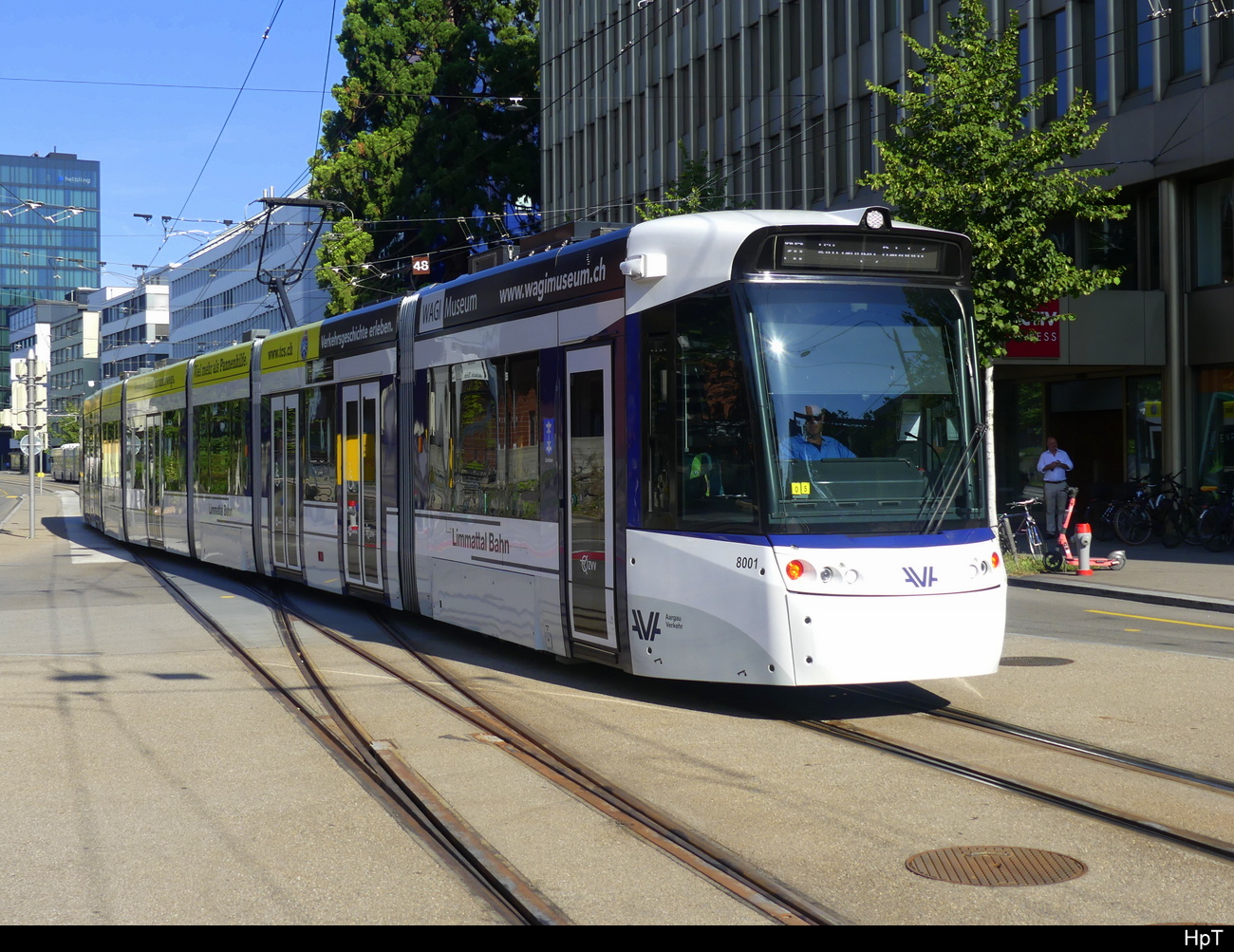 Limmattalbahn - Tram Be 6.8  8001 bei der einfahrt in den Endhaltestelle in Altstetten am 2024.08.14