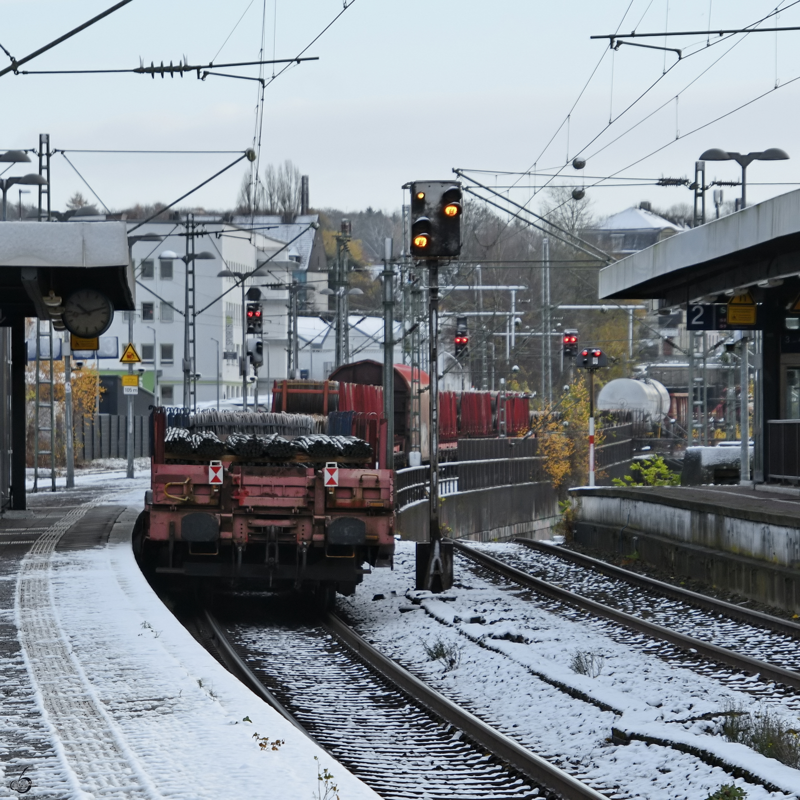 Nachschuss auf einen gemischten Güterzug, welcher Ende November 2024 durch Schwelm fuhr.