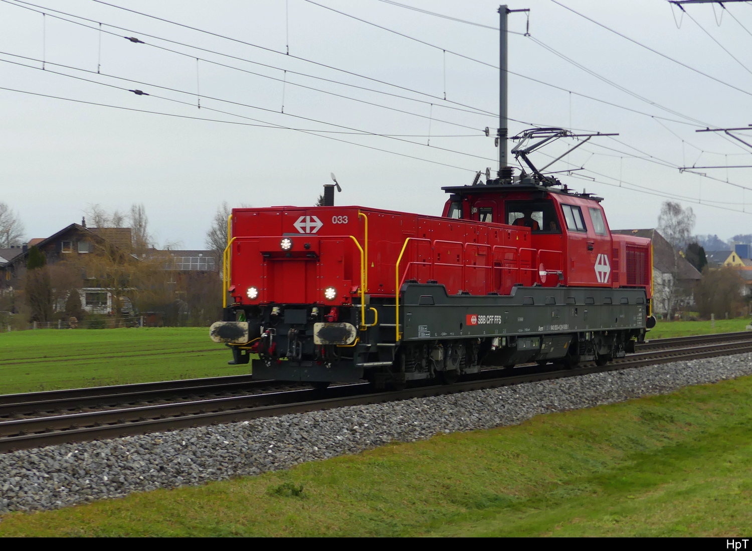 SBB - Aem  940 033-4 als Lokzug unterwegs bei Lyssach am 2024.12.11