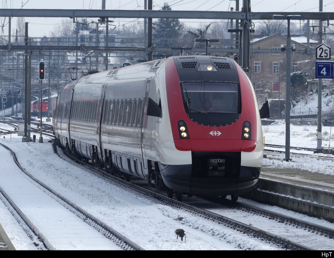 SBB  -ICN 94 85 0 500 012-5 bei Rangierfahrt im Bhf. Rorschach am 21.01.2024