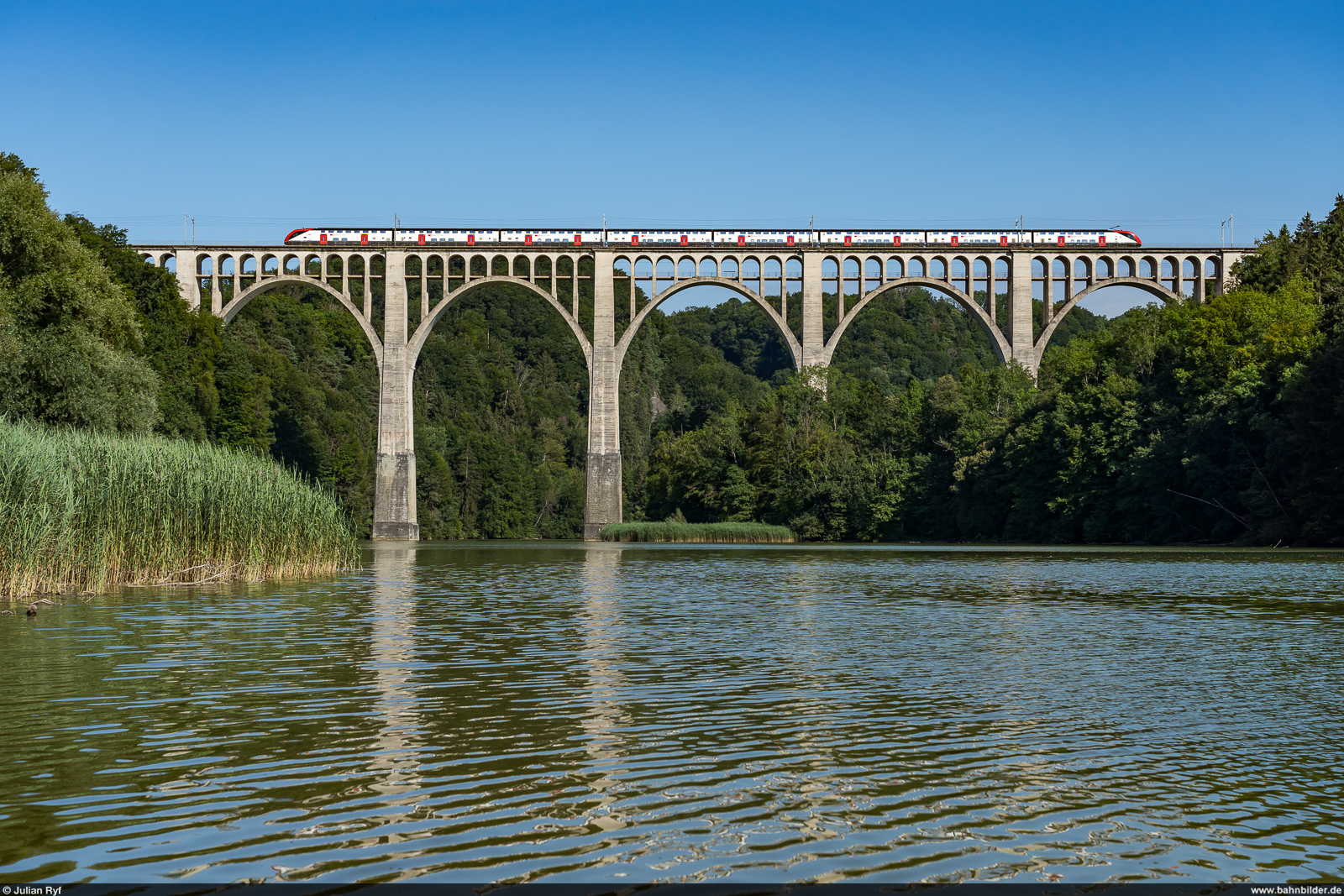 SBB RABe 502 / Grandfey-Viadukt Fribourg, 28. Juli 2024<br>
IR Genève-Aéroport - Luzern