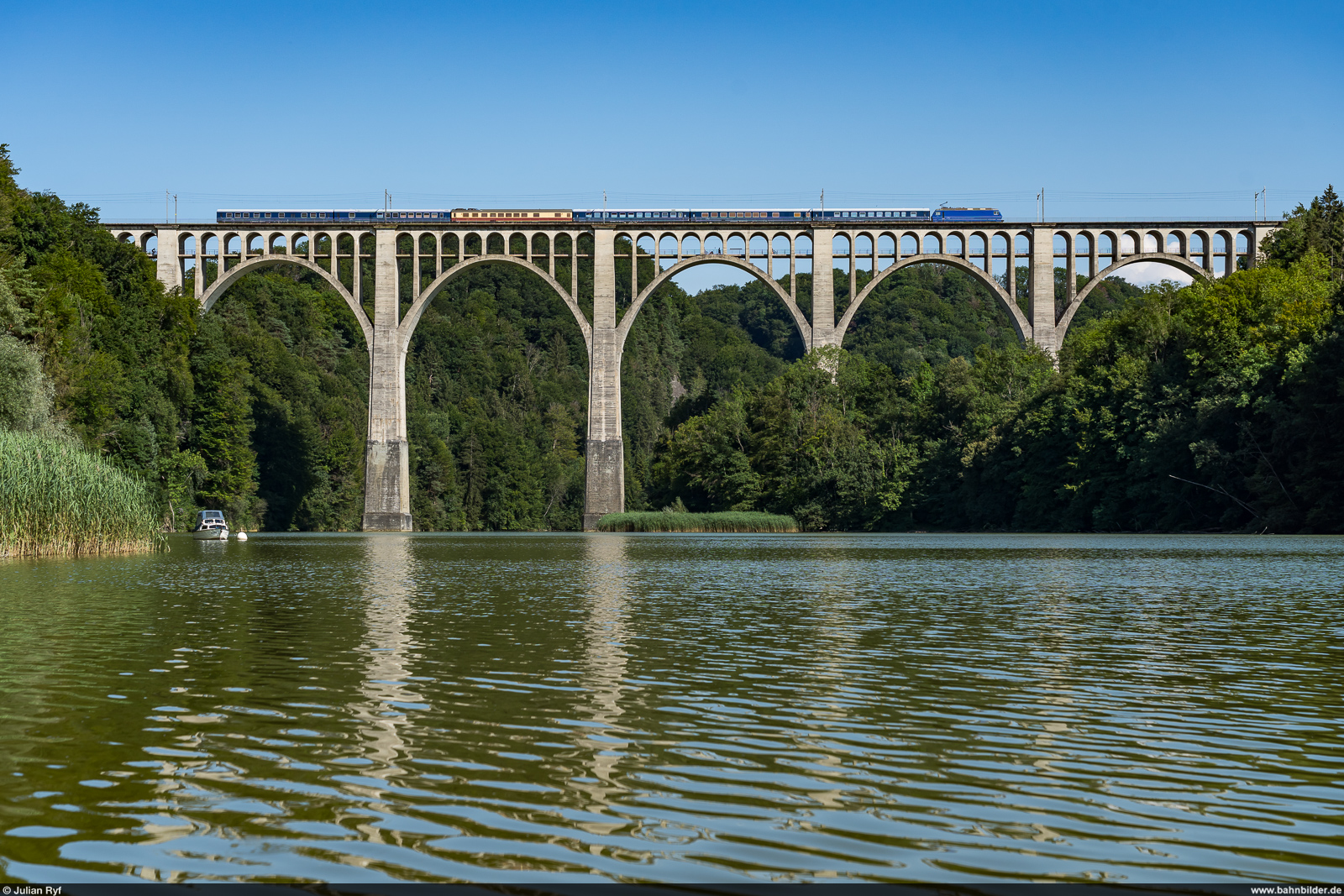 Swisstrain Re 456 111 / Grandfey-Viadukt Fribourg, 28. Juli 2024<br>
SSG Speisewagenfahrt Interlaken Ost - Lausanne