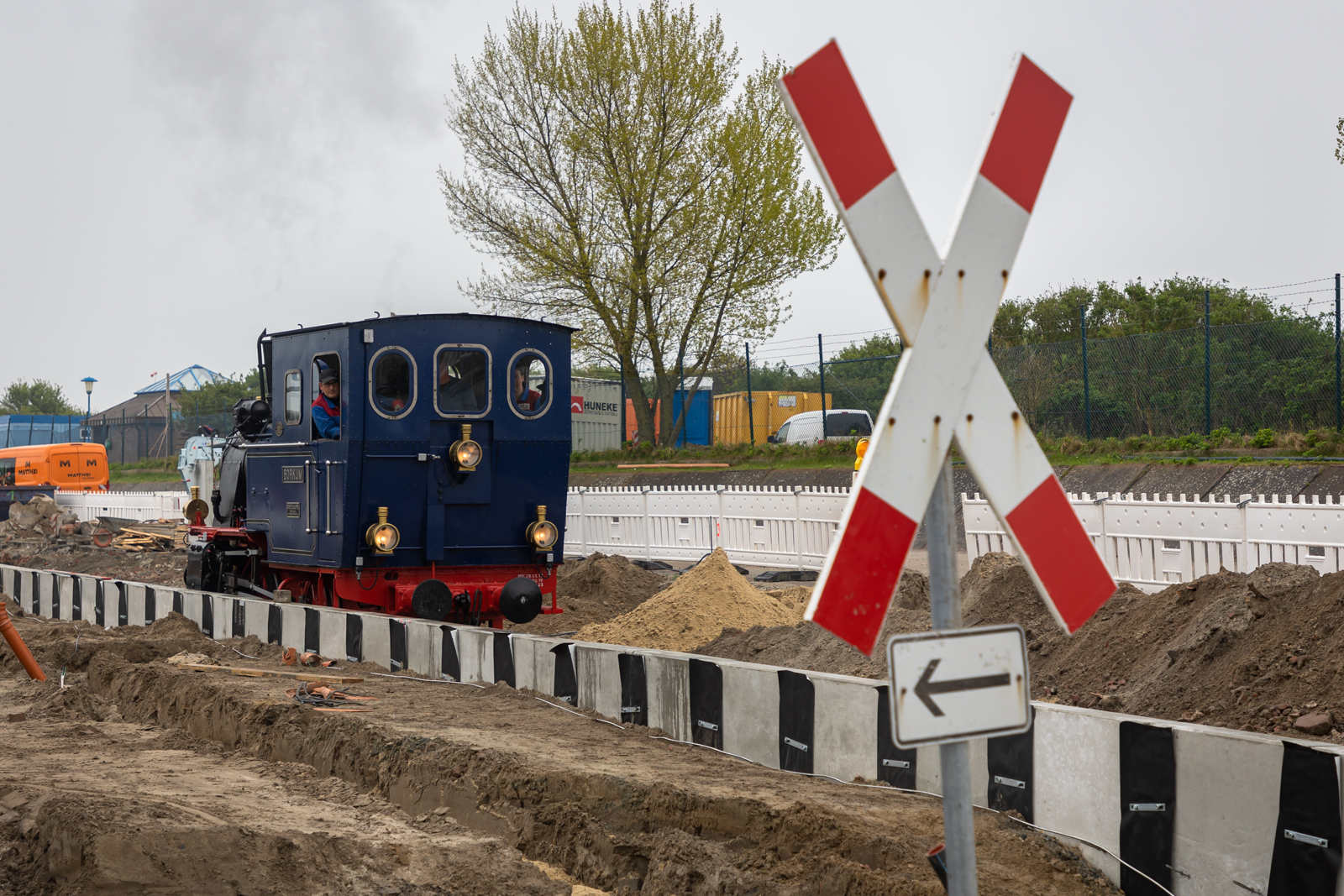 Umsetzen der Dampflok am 9.5.23 im Hafenbahnof Borkum. Dieser befand sich zum damaligen Zeitpunkt im Umbau. 