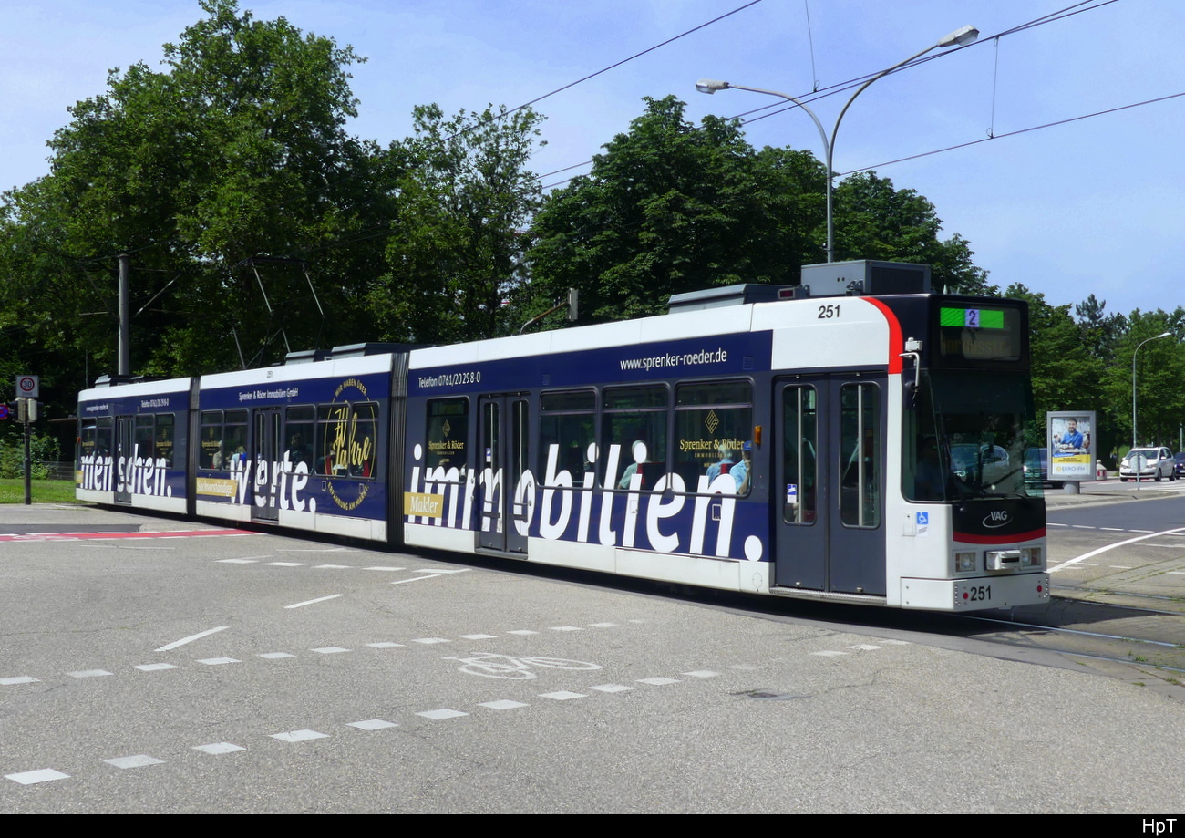 VAG Freiburg i.B. - Strassenbahn DUEWAG GT8Z Nr.251 unterwegs auf der Linie 2 in der Stadt Freiburg am 2024.06.07