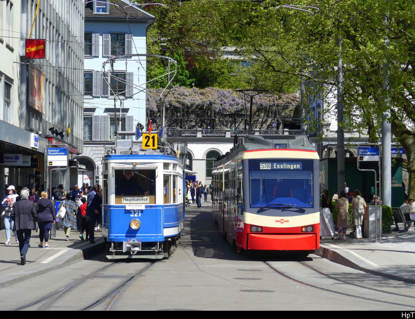 VBZ + FB - Ce 4/4  321 auf Museumsfahrten durch Zürich neben dem Be 4/6 63 + Be 4/6 68 Endstation in Zürich Stadlhofen am 27.04.2024