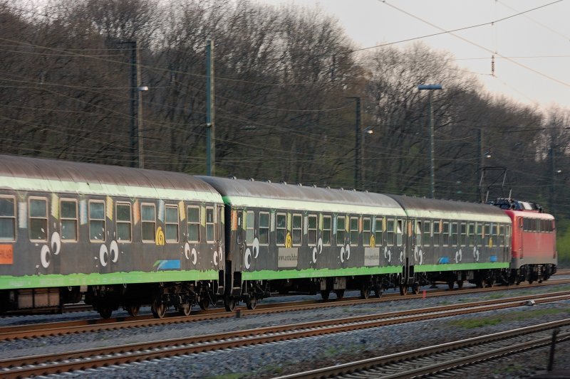 ... im Nachschu kommt die Gestaltung der Wagen besser zur Geltung...