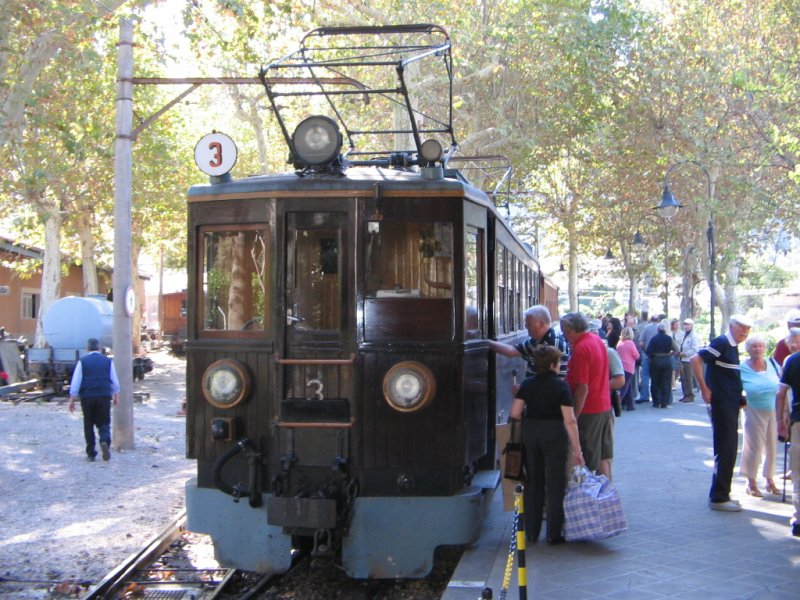 06.11.06,Soller,Ankunft vom Touristenzug.