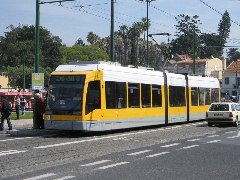 10.04.07,moderne Straenbahn in Lissabon.