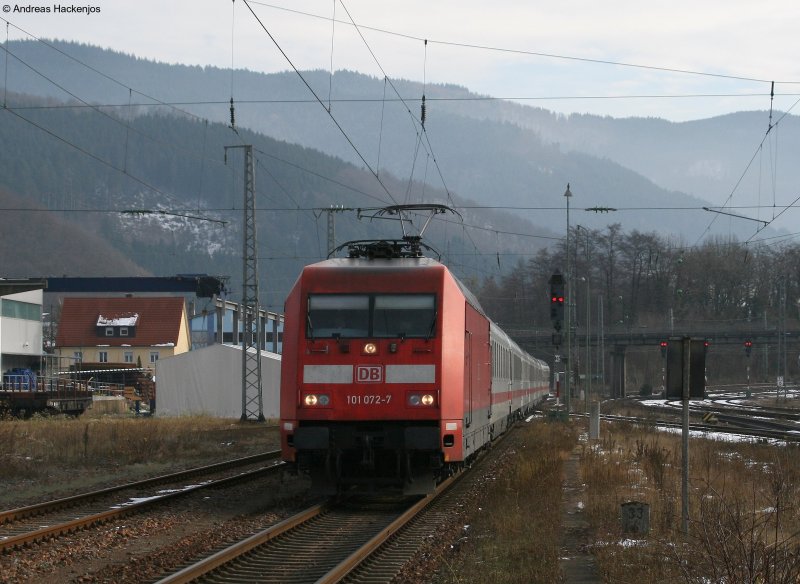 101 072-7 mit dem IC 2006 (Konstanz-Dortmund) bei der Einfahrt Hausach 29.11.08