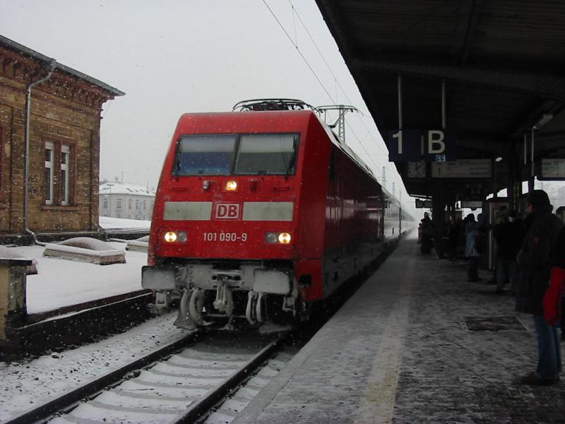 101-090 bei der Einfahrt von Bensheim.