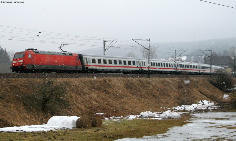 101 139-4 mit dem IC2370 Schwarzwald(Konstanz-Hamburg Altona) am km 70,0 7.2.09