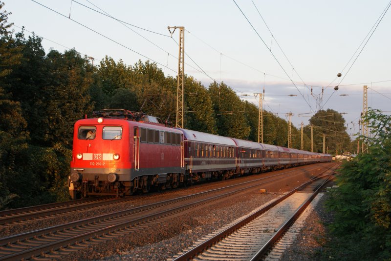 110 210-2 mit Einfachlampen mit Sonderzug in Dsseldorf Oberbilk am 14.09.08