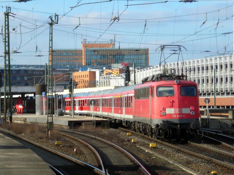 110 403 mit einem Verstrker in Hannover HBF.