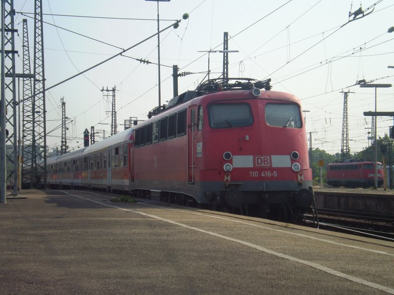 110 416 mit RB nach Heilbronn Hbf luft abgebgelt mit.