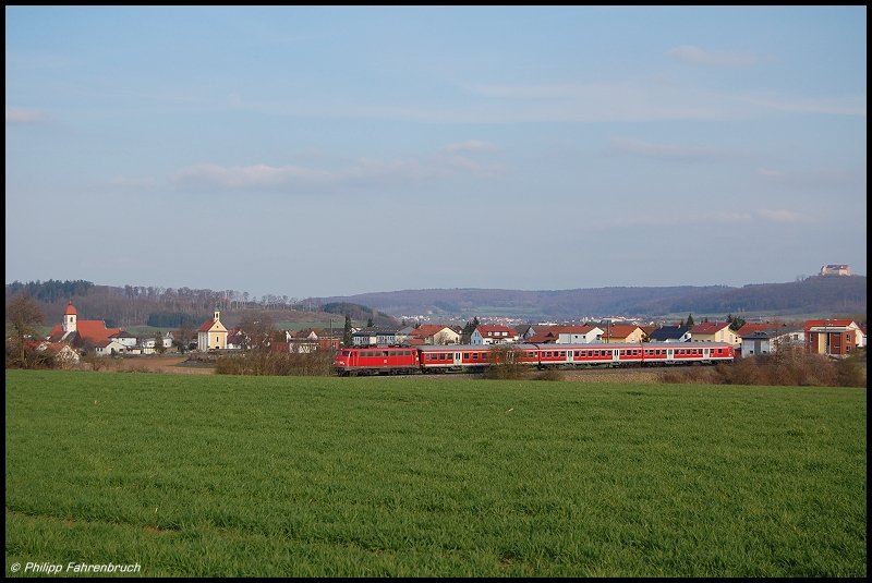 110 494 ist am 17.04.08 mit RB 37166 von Donauwrth nach Aalen unterwegs, aufgenommen bei Westhausen an der Riesbahn (KBS 995).