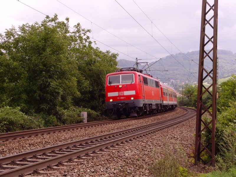 111 050-1 mit RB 31087 aus Freiburg Hbf nach Mllheim (Baden). 28.07.07 