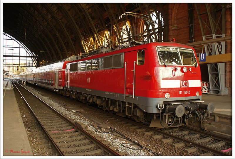 111 139-2 
hat gerade die RB aus Oldenburg (Oldenb.) in den Bremer Hbf geschoben.
11.04.2009