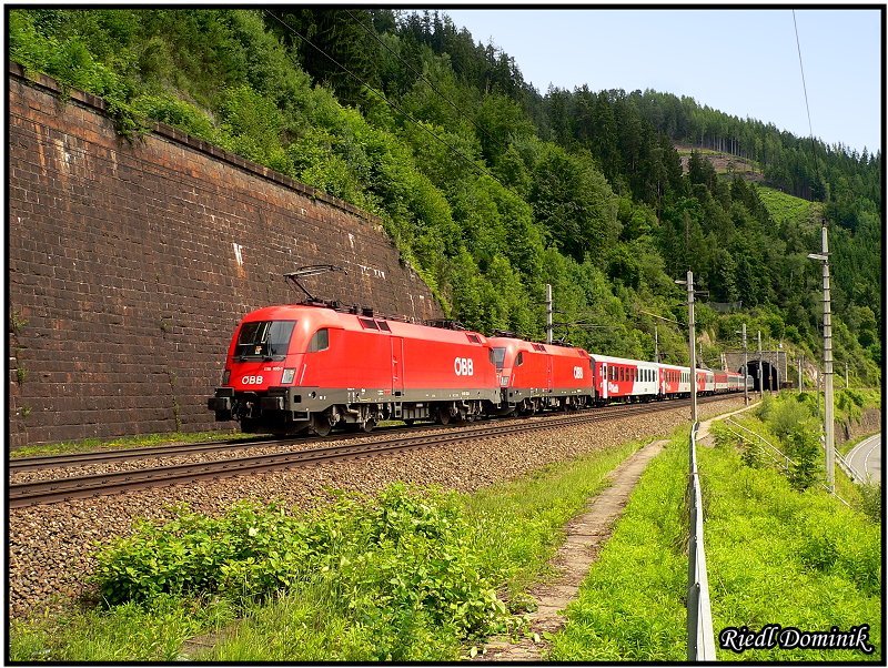 1116 103 und Schwesterlok werden in Krze das Gleisdreieck in St.Michael passieren. 14.06.2008