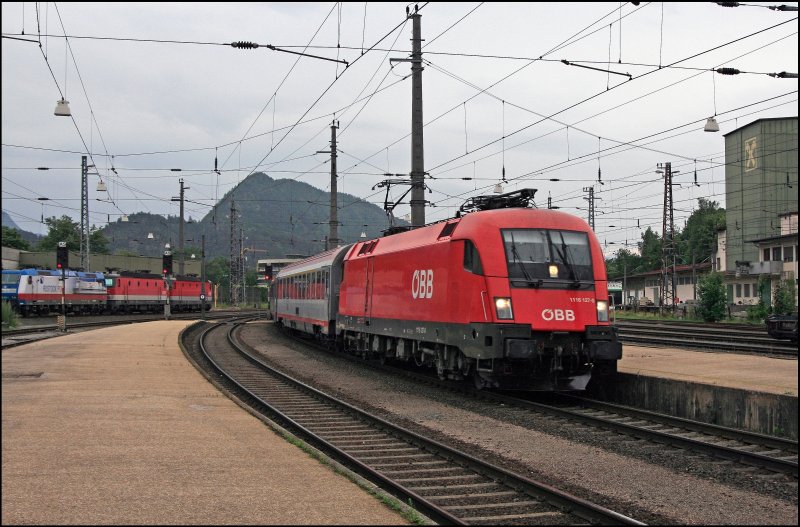 1116 127 durchfhrt mit dem OEC 663, von Feldkirch nach Wien West, den Bahnhof Kufstein. (06.07.2008)
