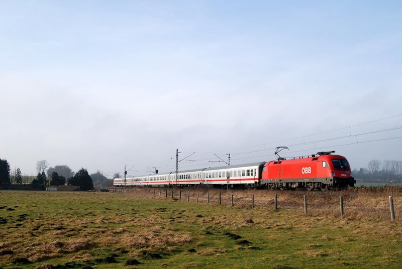 1116 xxx mit IC 2083 bei Hattenhofen (16.01.2007)