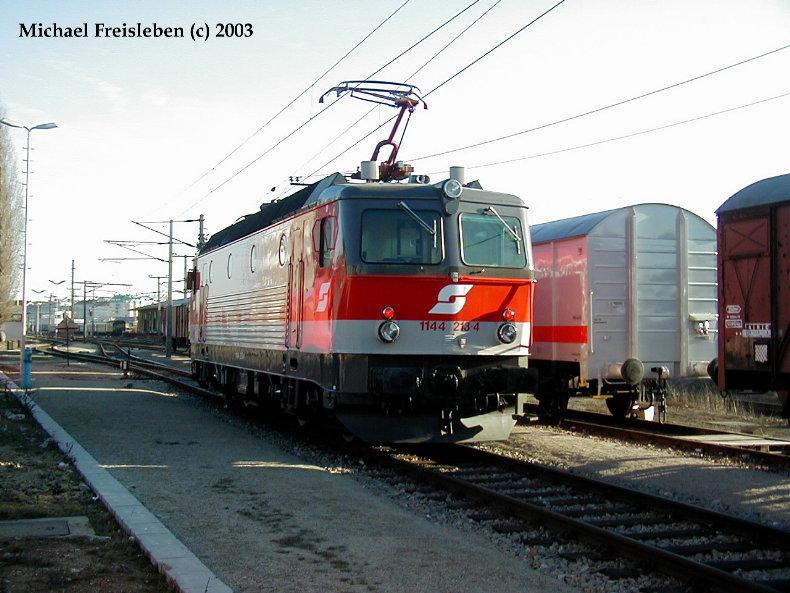 1144 213-4 am 24.Februar 2003 im Frachtenbahnhof Wien Ost