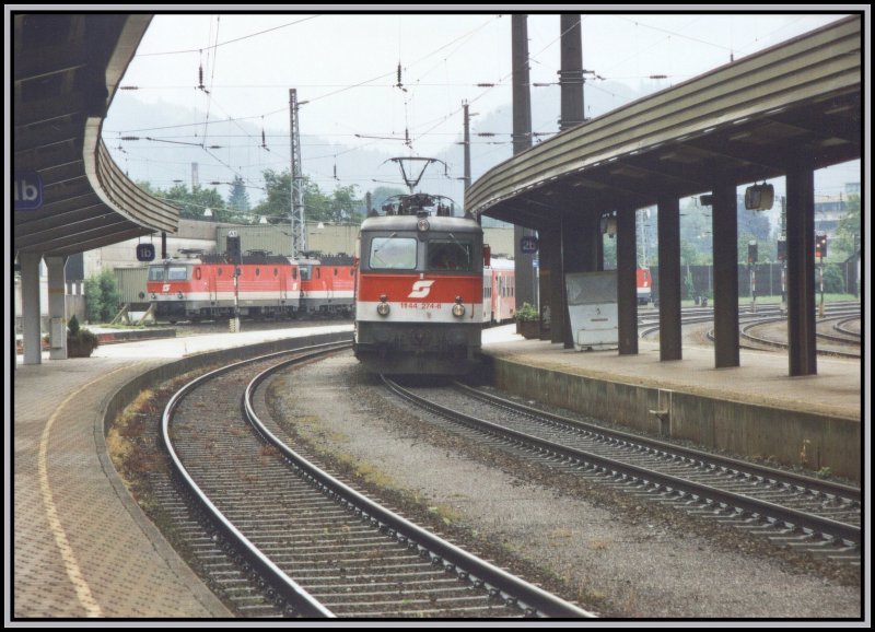 1144 274 rollt mit einem TirolTakt CityShuttle von Innsbruck kommend in den Bahnhof Kufstein gerollt. Nach kurzem Aufenthalt geht es weiter ins ca.30Km entfernte Rosenheim.